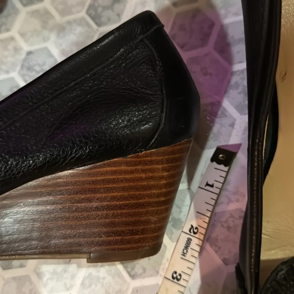 Tommy Hilfiger leather wedges, size 9M. Super cute and sophisticated. - Picture 12 of 12